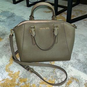 Michael Kors cross body/removable